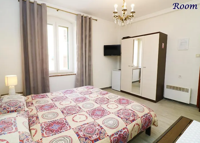 Old Town Rooms And Apartment