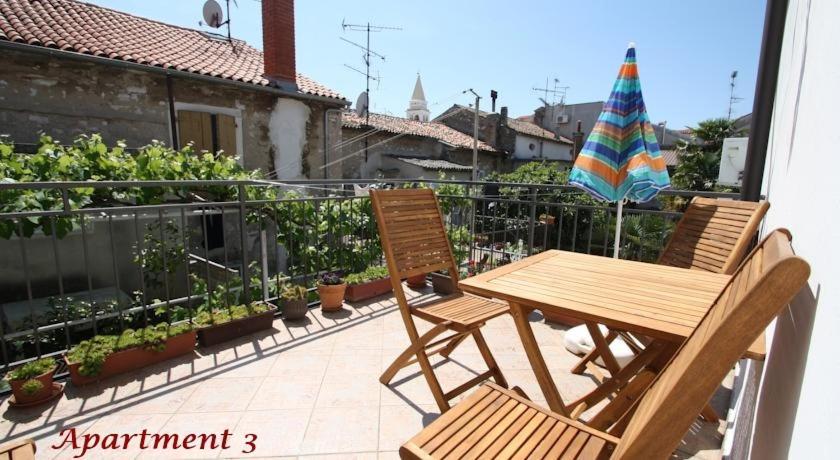 Penzión pre hostí Old Town Rooms And Apartment 3*